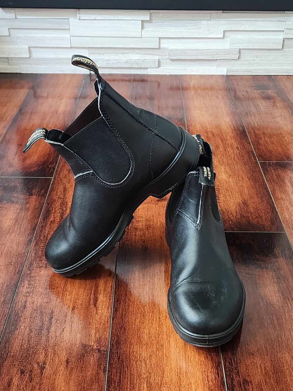Blundstone Black Leather Chelsea Boots – Men’s AU/UK 9 – US Men’s 10 – EU 43
